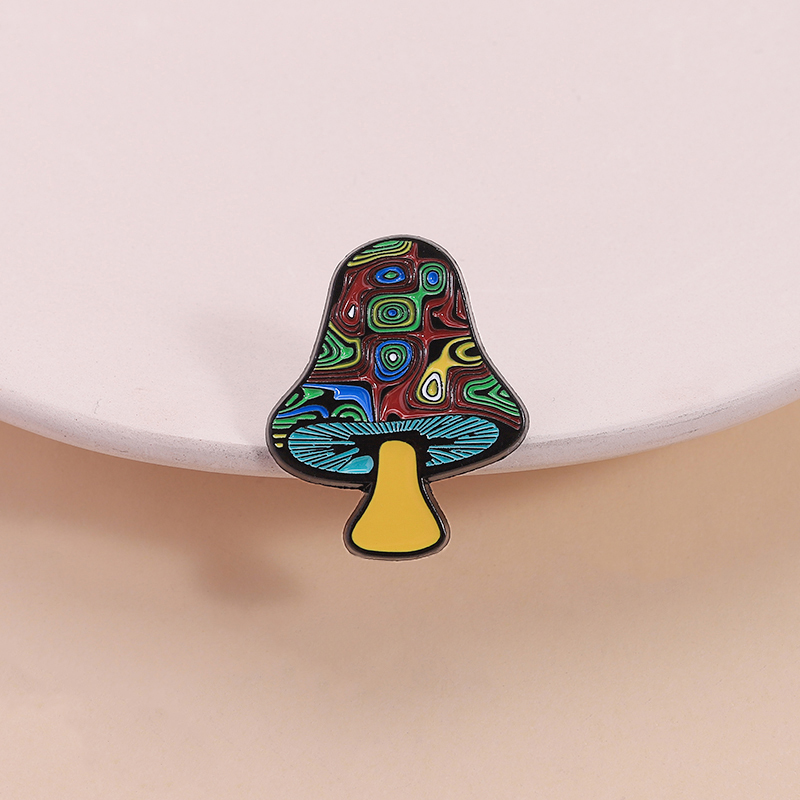Weird Fly Agaric Mushroom Enam - Flower Frog Pin 评论和价格